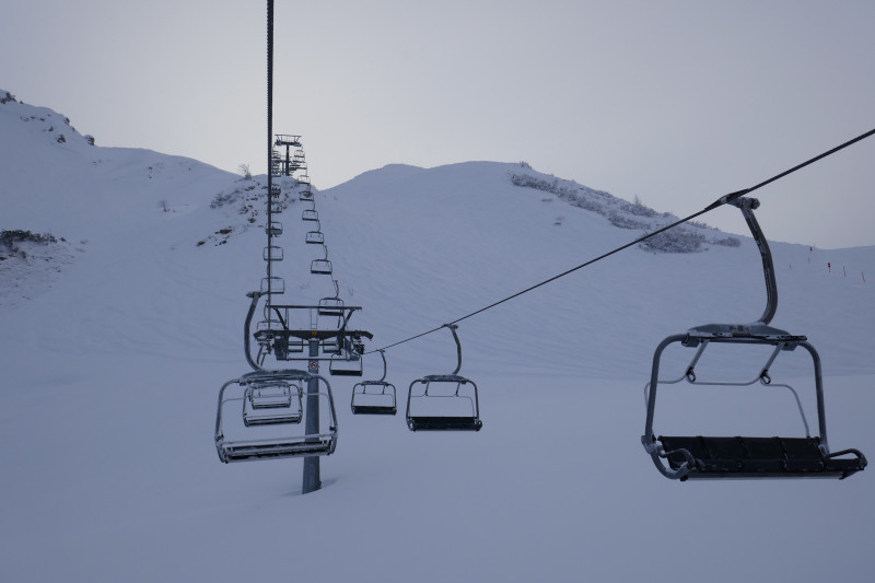 Letzte Auffahrt mit der Zweiländerbahn. Die Route neben der Bahn ist schon gut eingefahren
