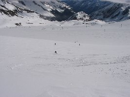 Wenn der Hang nicht klasse ist, dann weiß ich auch nicht. Knapp 300 hm übrigens laut Karte. Der Lift kann aber gerne auch wegbleiben, ich brauch da keine Piste ;-)