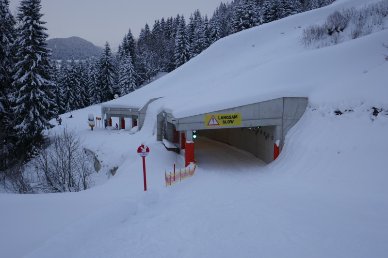 Tunnel auf der Talabfahrt