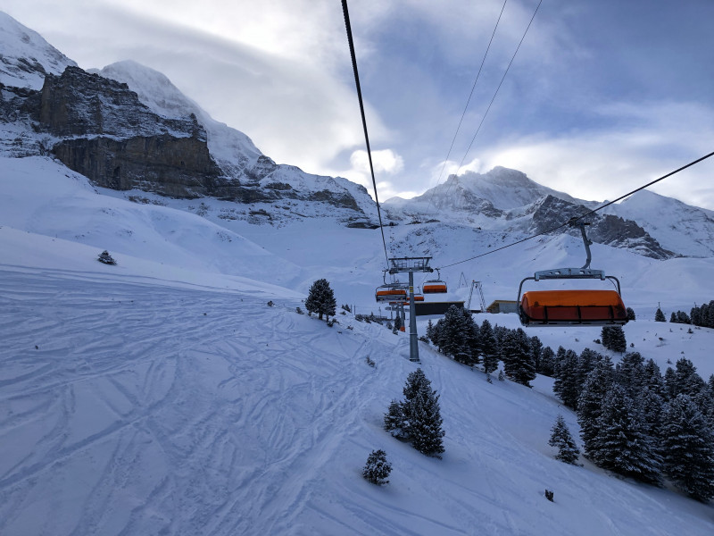 Eigernordwandlift. Kalt. Aber dafür verdiente das Pulver neben der Piste seinen Namen.