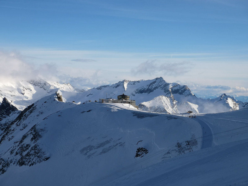 Drehrestaurant auf dem Mittelallalin im Zoom