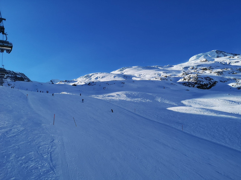 Im Sessellift, Blick auf die darunterliegende Piste 6 (Moräne). Bis auf eine unerwartete Eisplatte war sie gut zu fahren.