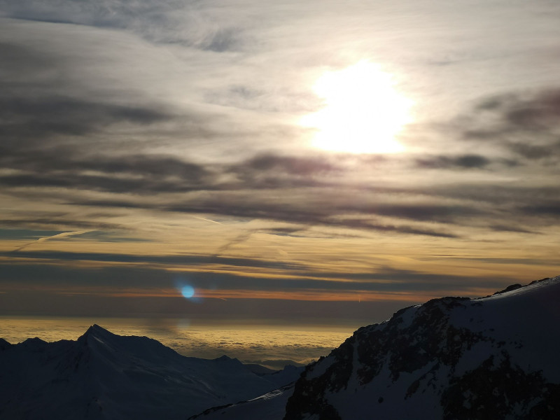 Einige Schleierwolken und das Nebelmeer über Italien ergaben eine schöne Stimmung