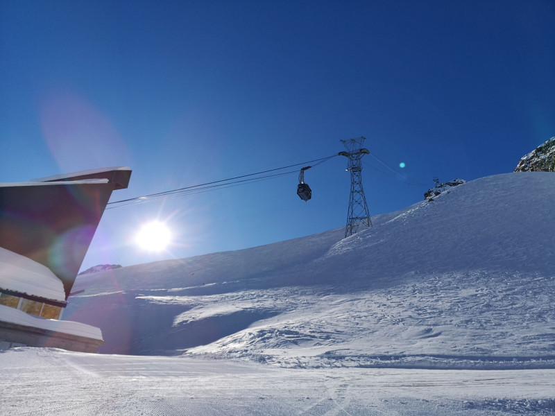 Die Längfluh-Bahn ist hat sich soeben auf den Weg gemacht