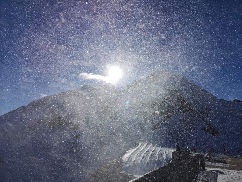 Der aufgewirbelte Schnee ergab dafür erneut ein schönes Fotomotiv