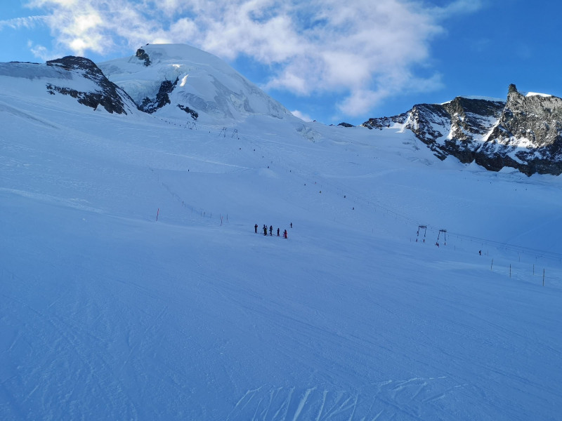 Schlepplifte Allalin 2/3 fast in den Totalen