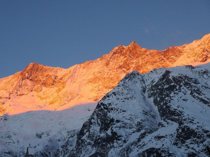 Der Dom, 4545m hoch, höchster ganz in der Schweiz gelegene Berg, 7. höchster Gipfel der Alpen, Hauptgipfel des nach dem Mont Blanc und Monte Rosa  3. höchstes Massivs der Alpen und für mich DAS Wahrzeichen von Saas-Fee.