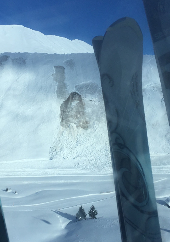 Lawinen aus der Lazidbahn heraus.