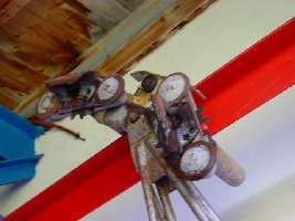 Eine Müllerklemme an der noch vorhandenen Transportgondel (ist ne normale umgebaute Kabine).