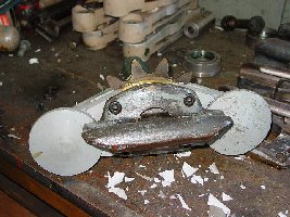 Müllerklemme aus der Nähe. Kann man ohne weiteres mitnehmen. Ist allerdings ungefähr 25 kg schwer...