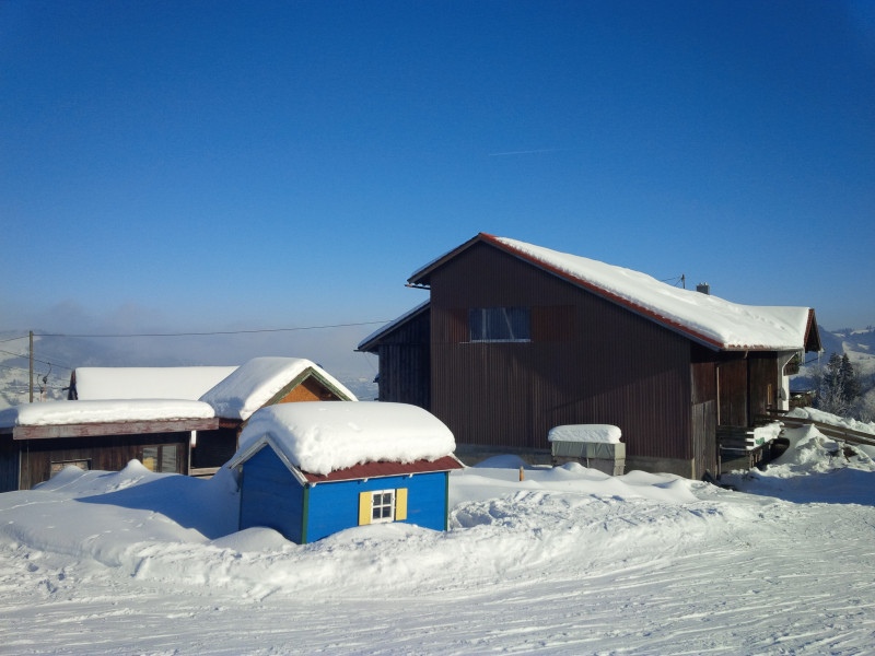 Besagter Bauernhof, die Piste führt direkt dran vorbei