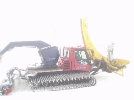 PB 300 W mit dem Pipe Designer fährt gerade in die Halfpipe hinein