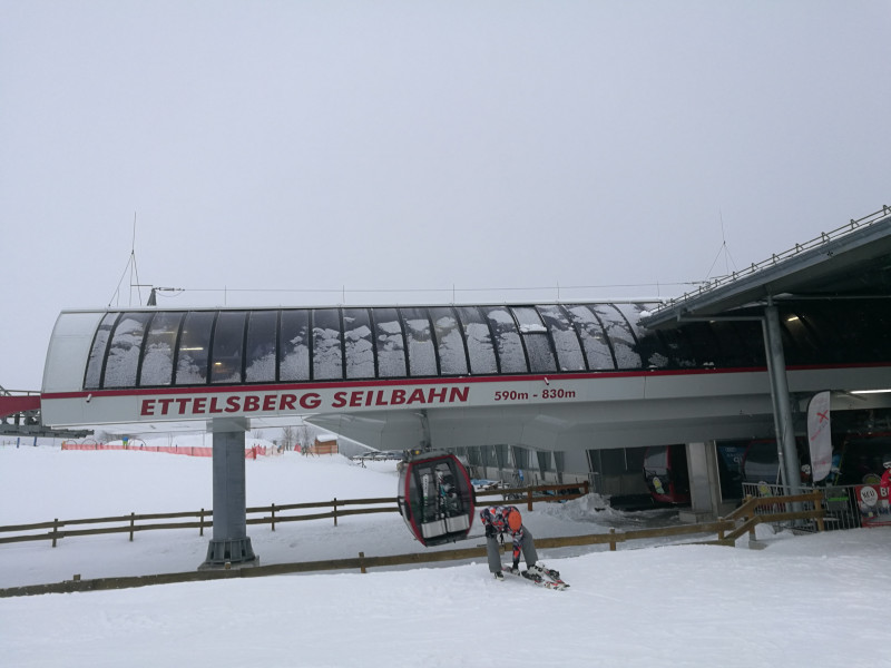 Danach ging es zum rüber zur Gondelbahn (ebenfalls gegen Neun noch leer).