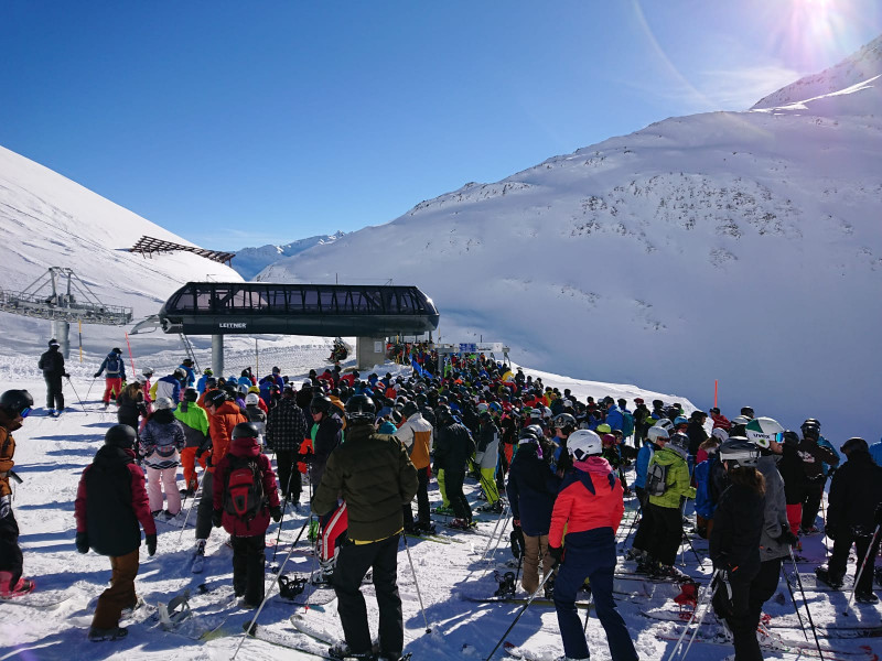 Warten nervt, auch wenn die Aussicht toll ist.