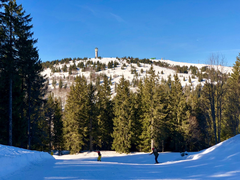 Schnee und Sonne satt.