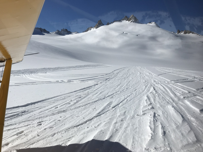 Noch eine Zwischenlandung auf der gegenüberliegenden Seite des riesigen Gletschers