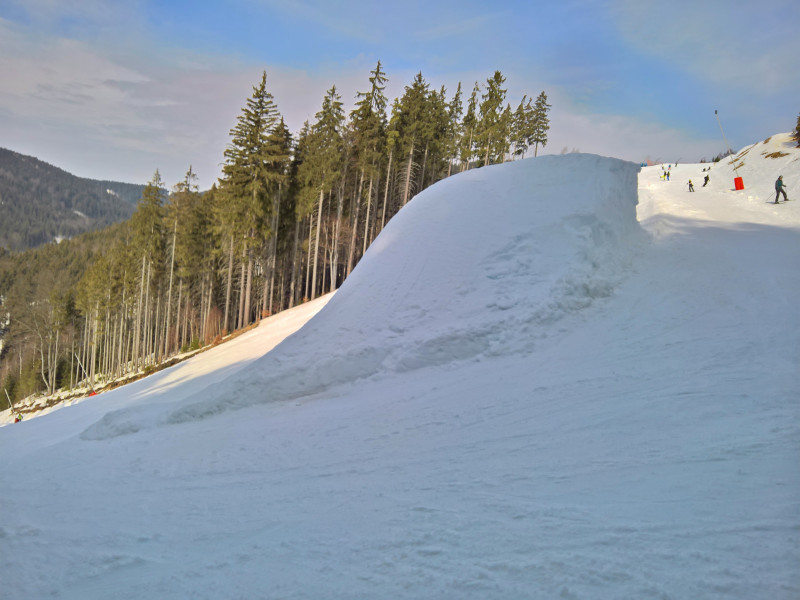 Großes Depot in der Zielkurve der Jachymovska, ein weiteres unten kurz vor der Schirmbar