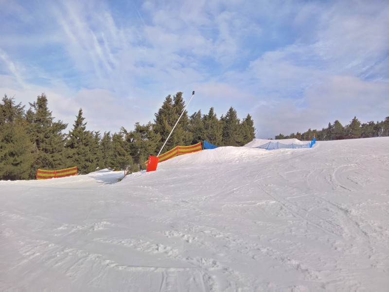 Kreatives Ende der Funslope auf der Jachymovska, dort ging es mit zwei Anliegern kurz in den Wald und zurück zur Piste
