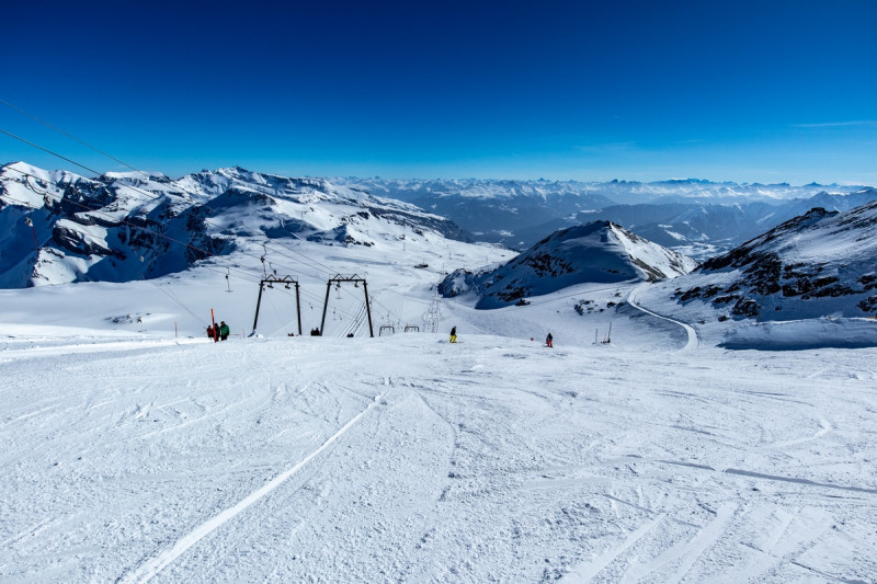 Oben angekommen wartet der Sattel auf uns.