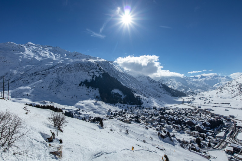 Andermatt mit Gemsstock.
