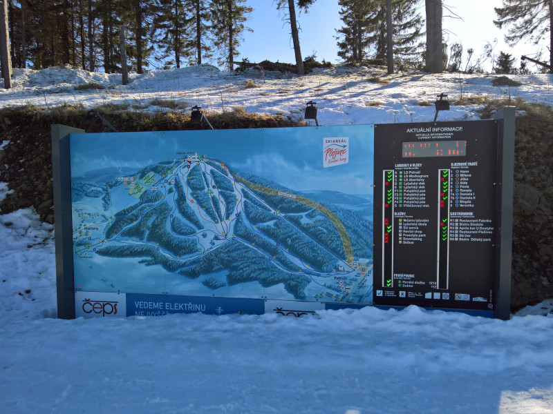 12°C lt. Temperaturanzeige, das könnte hinkommen :) wobei es im Tal frischer war, klassische Inversion