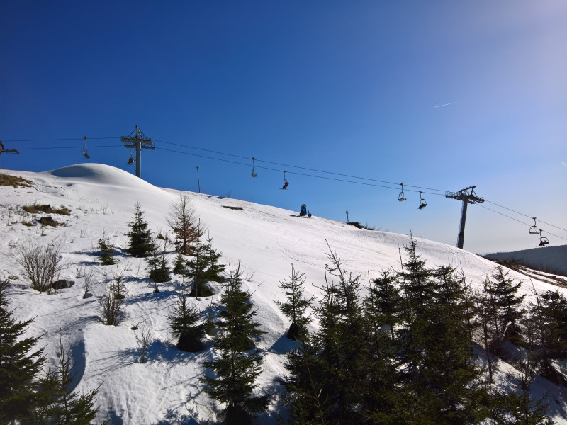 Depots am oberen Ende der 3, die werden demnächst auf dem Starthang der 1+2 gebraucht um Löcher (siehe vorherige Bilder) zu flicken