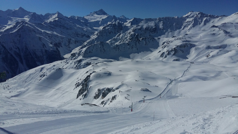 Wunderschöne Aussicht von der Bergstation vom Orzival