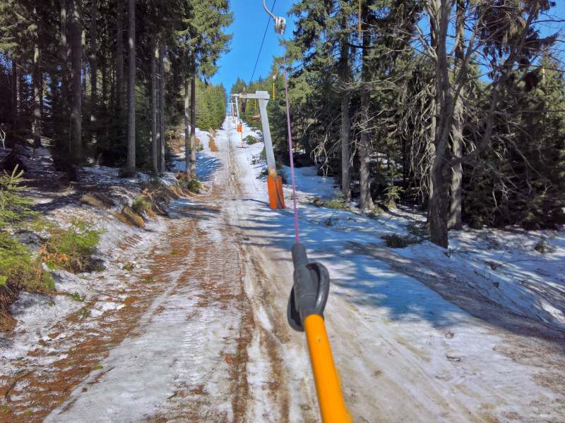 Im unteren Teil der Trasse vom VL500 liegen viele Nadeln