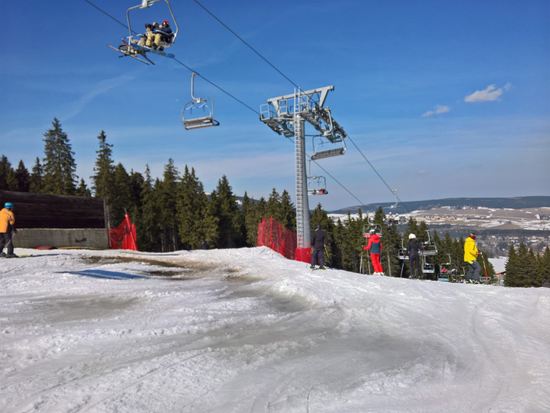 Kritischer Bremspunkt für viele und aktuell schlechteste Stelle der Nordseite, es kommen Wiese und Dreck zum Vorschein