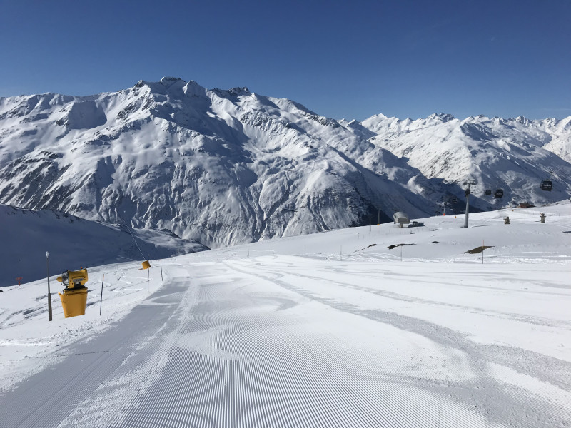 An der EUB musste ich um 8.45 Uhr einige Minuten anstehen, aber oben verteilt sich das sofort.