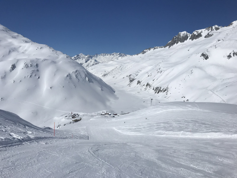 Am Oberalp ist die Piste etwas unregelmässig hart/weich.