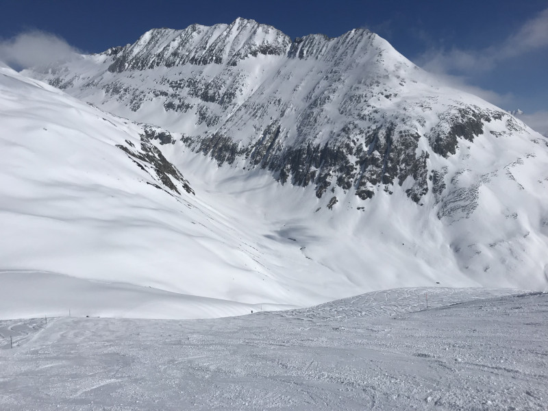 Generell sind viele Pisten heute etwas unüblich schlecht präpariert. Teilweise grosse Absätze. So auch die schwarze am Calmut, die sonst immer so toll ist.