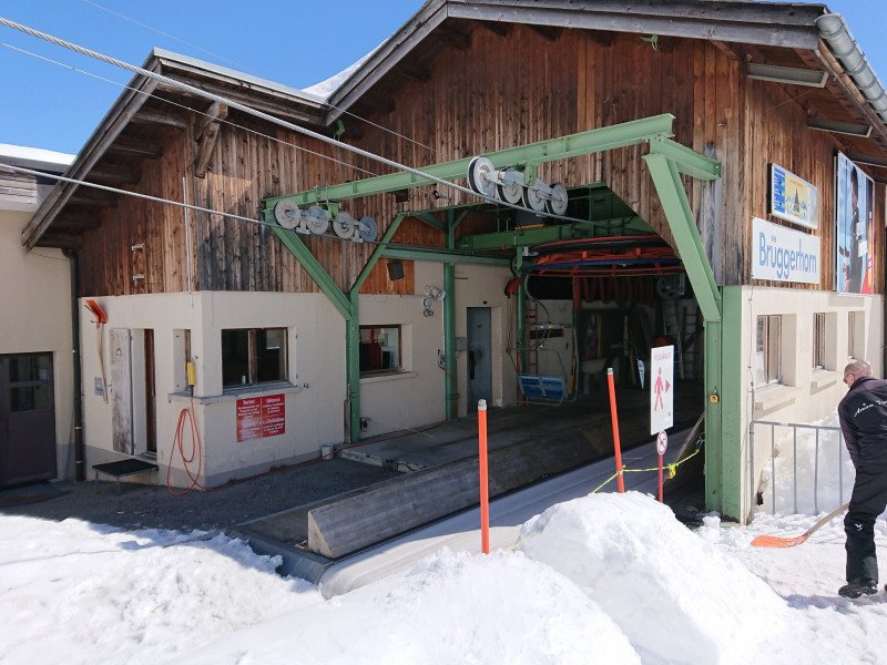 Stationsausfahrt an der Talstation