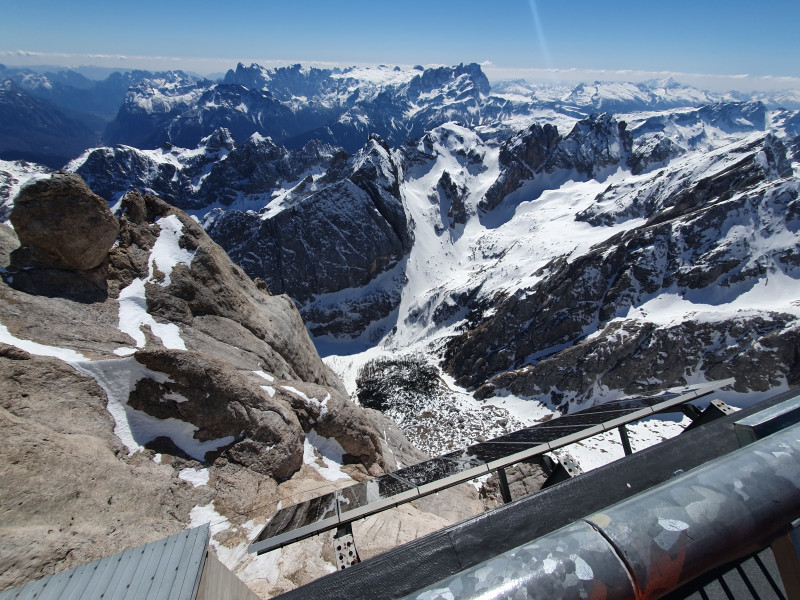 Marmolada: Der Blick nach unten mit Weitwinkel.