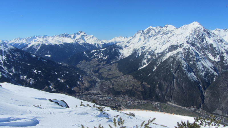 2- Tiefblick vom Gipfel (Krahberg) nach Landeck