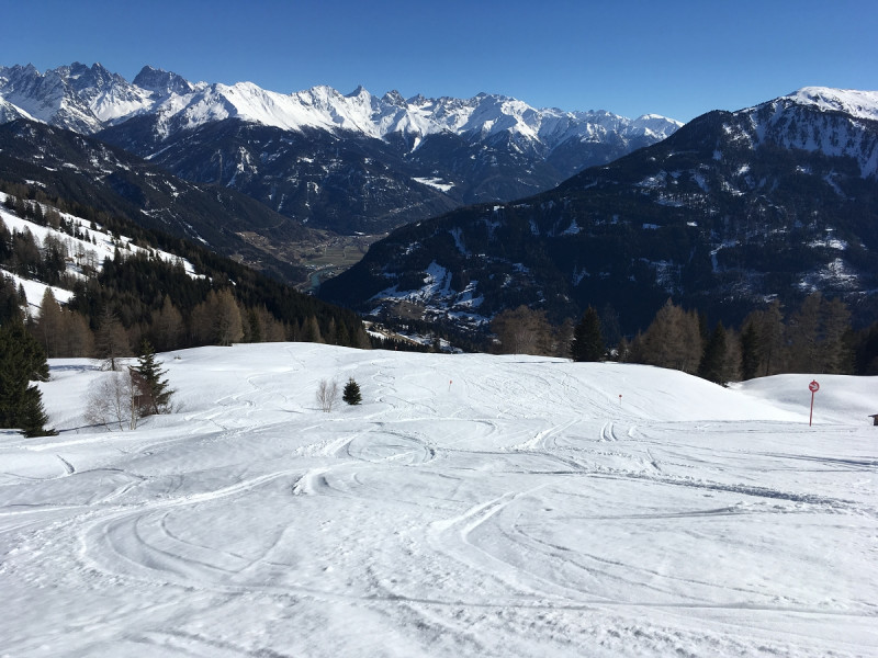 8- Toller Firn auf und neben der nicht mehr präparierten unteren roten DSB-Abfahrt