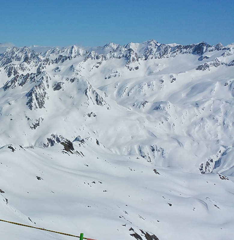 Gemsstock Richtung Osten Geländekammer für neue Lifte 27032019 mehr als perfekt.jpg