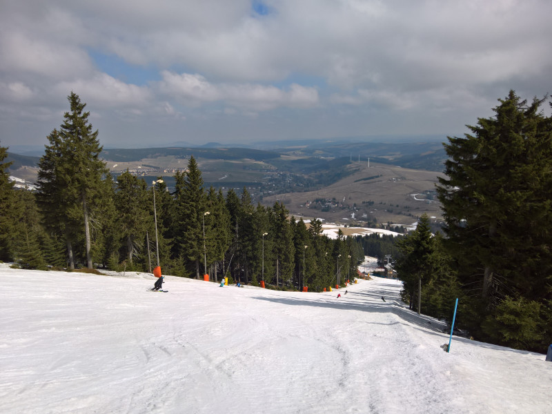 Slalomak (9) beste Piste heute, oben eine weiche Firnschicht auf durchgefrorener Basis, und ohne verschmutztem Schnee