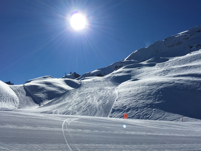 Eine ausgezeichnete superbreite Piste am Jochstock. Macht ordentlich Laune. :)