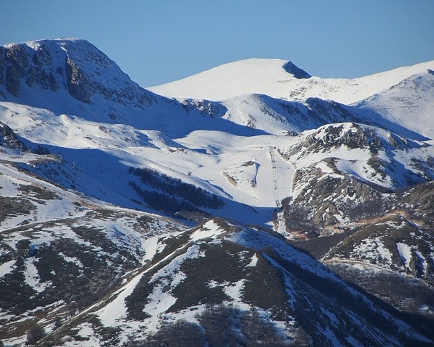 Skigebiet Ovindoli-Magnola gesehen vom Serra di Celano