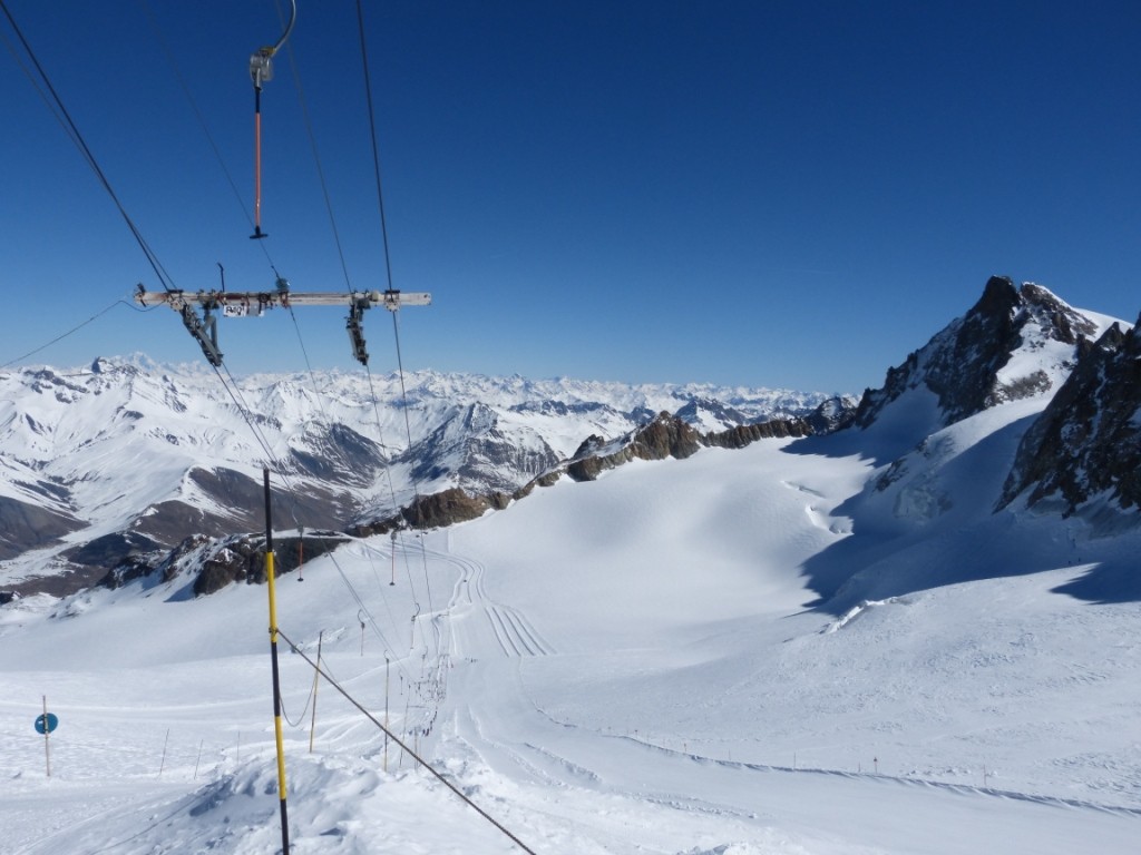 der Gletscherlift mit seinen fliegenden Stützen