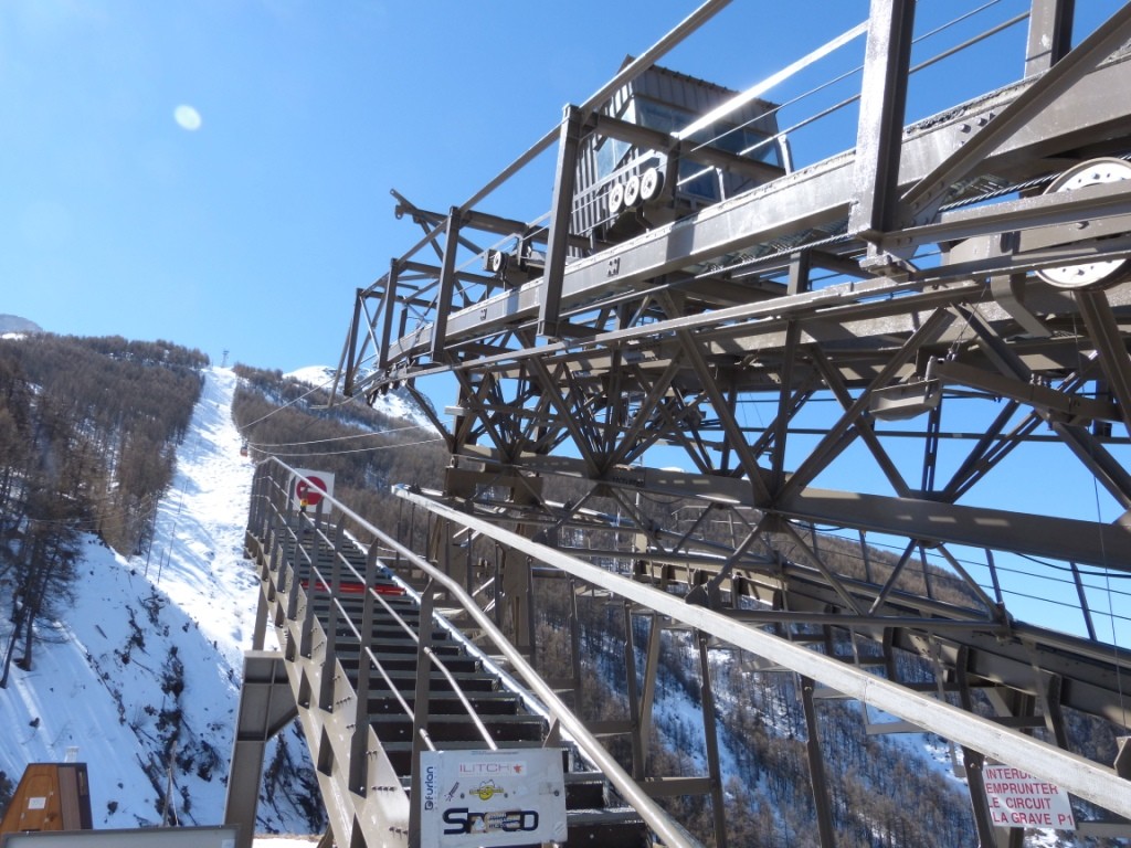 Am Pylon 1 der 1. Sektion angekommen geht es wieder nach oben