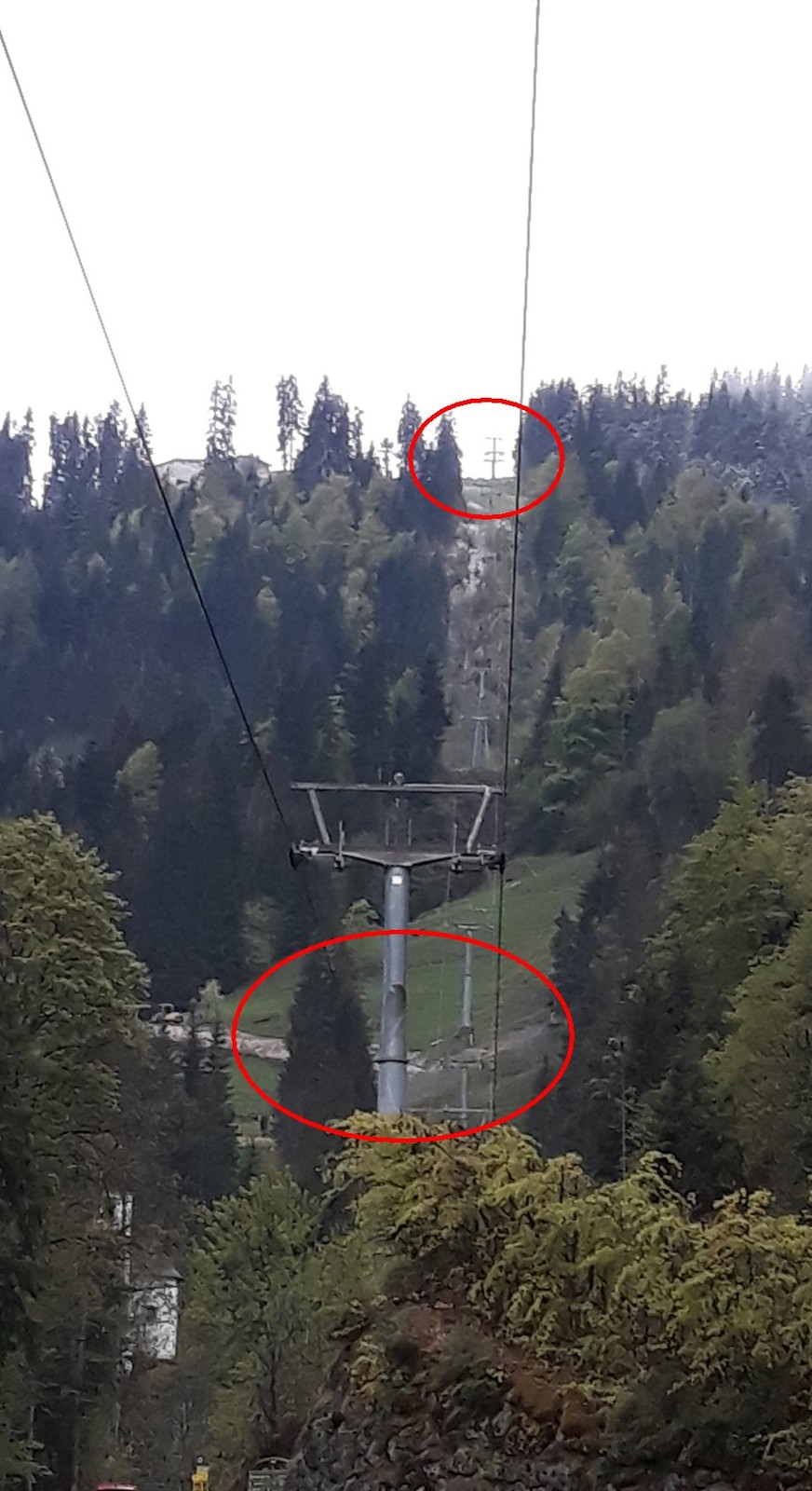 Vom Streckenbau sieht man nicht viel, in den Kreisen 2 Stützenfundamente