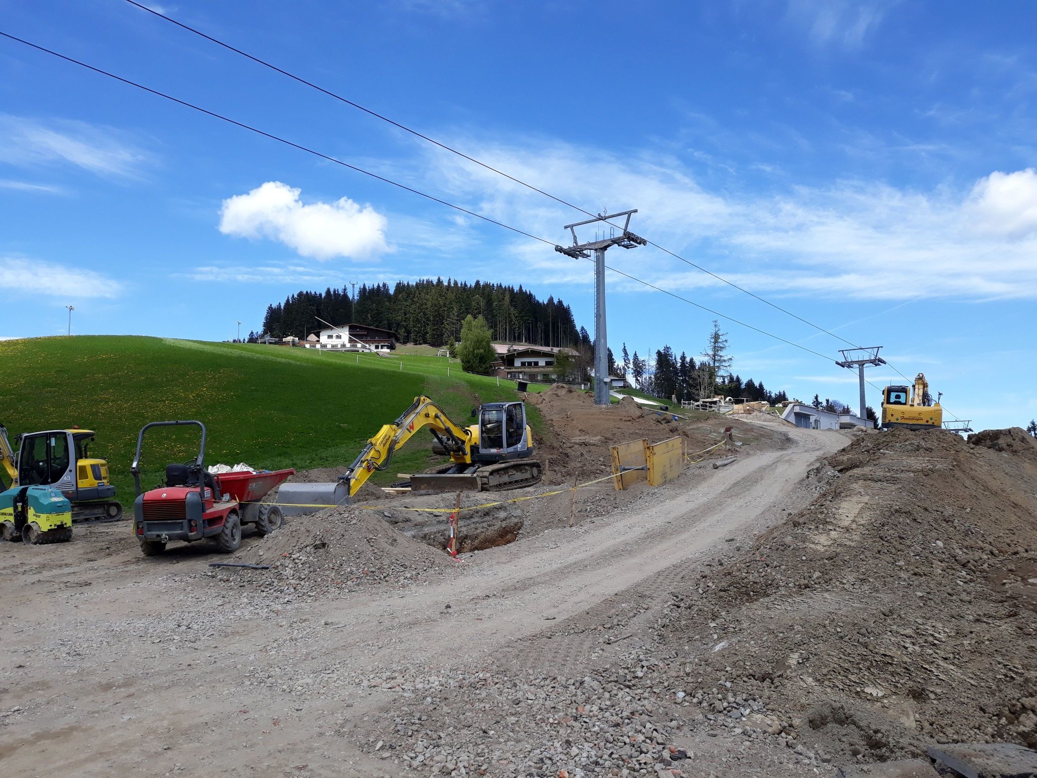 Grabungsarbeiten unterhalb der Bergstation