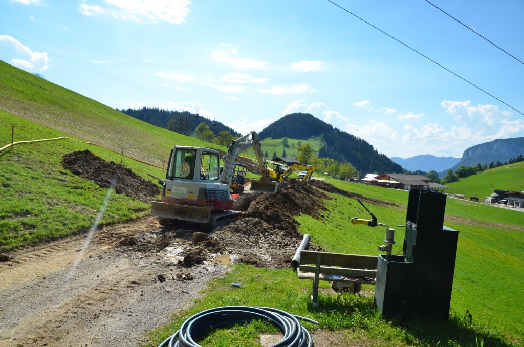Dem rumliegenden Material nach kommen dort Leitungen zur Beschneiung rein