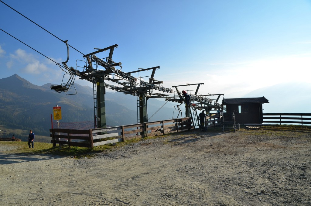 So sah es an der Fleiding-Mitte im Oktober 2018 beim Einhänges der Sessel für den Winter aus.