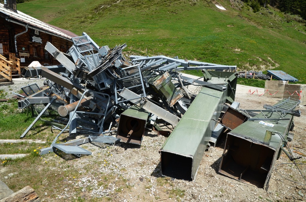 Bis auf ein paar Teile, für die es anscheinend noch Interessenten gibt, geht der Rest ins Altmetall