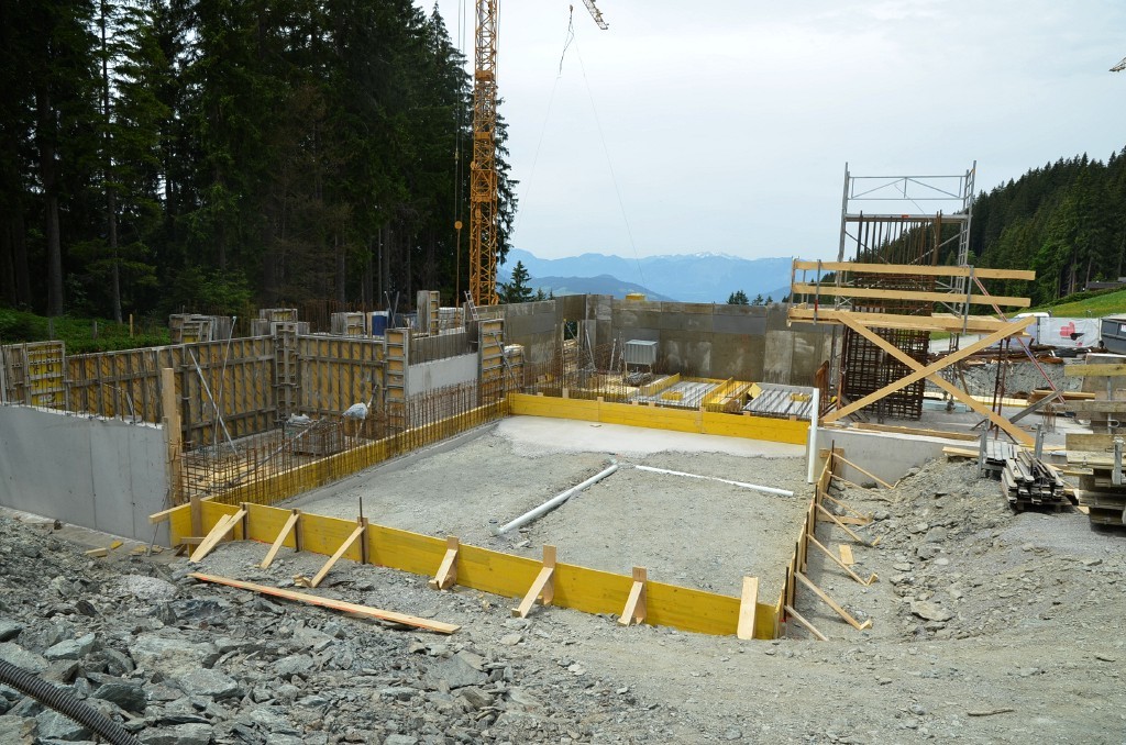 Einstieg, vermutlich mit Förderband