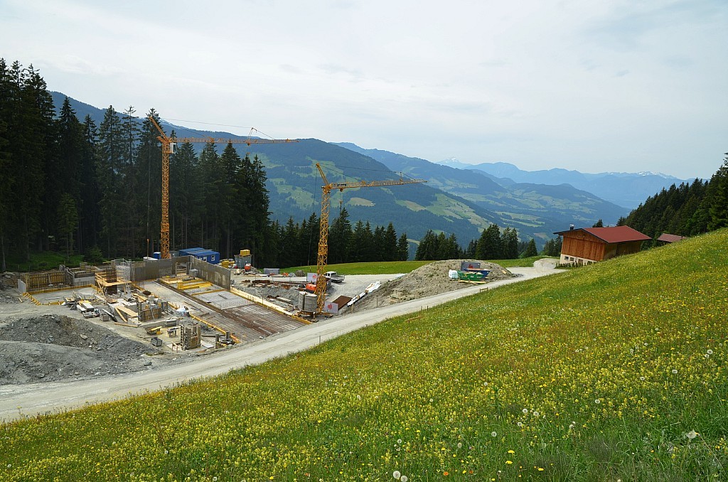 Lage relativ zum benachbarten landwirtschaftlichen Anwesen