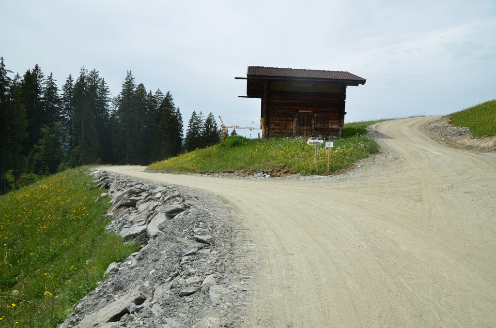 Noch etwas bergauf links von der Huette